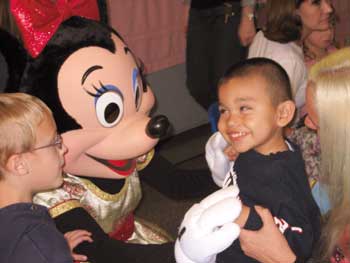 Disney Friends and Minnie Mouse Honor Moms