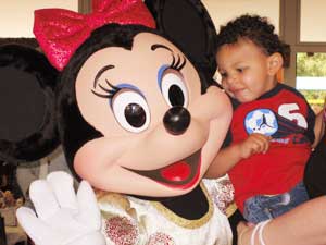 Disney Friends and Minnie Mouse Honor Moms